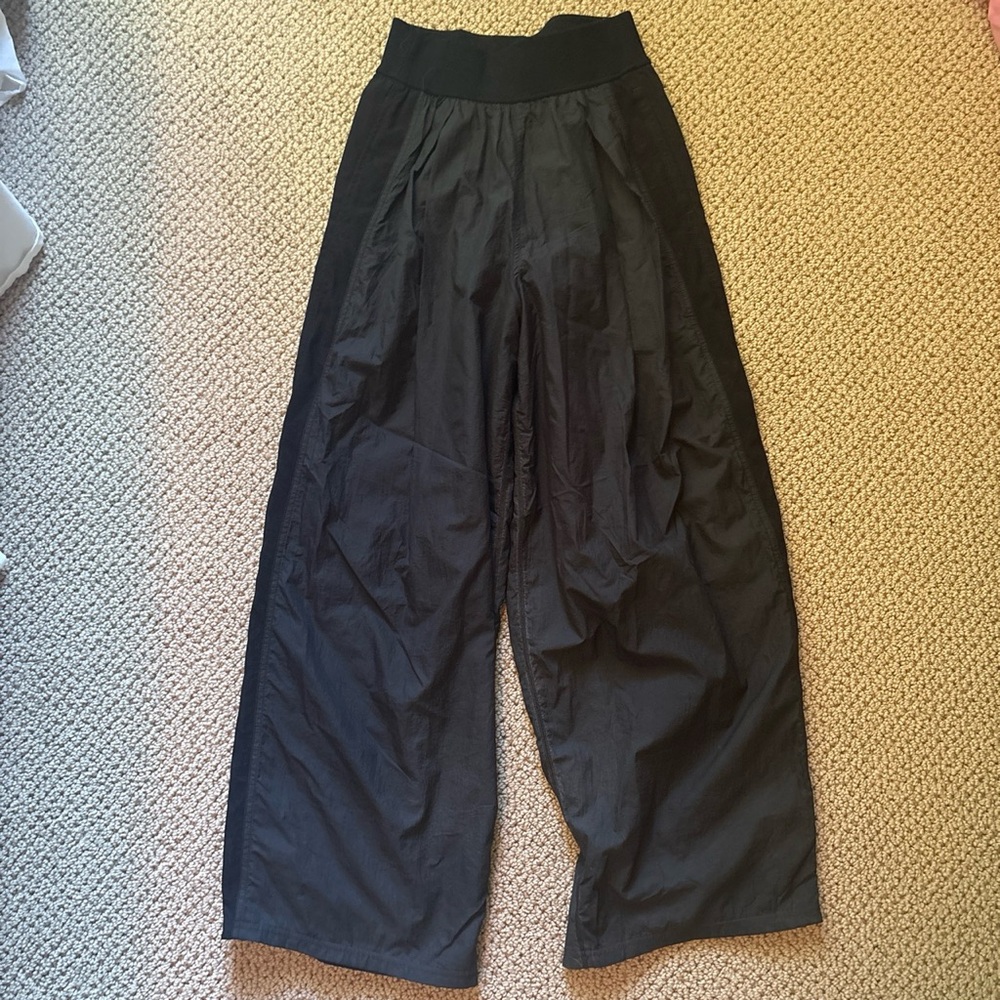 Lululemon Black Wide Leg Nylon Pants Size XS